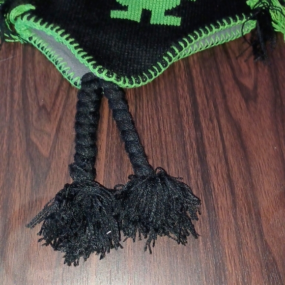 Bnwt Kids mohawk winter hat green and black - Picture 3 of 17
